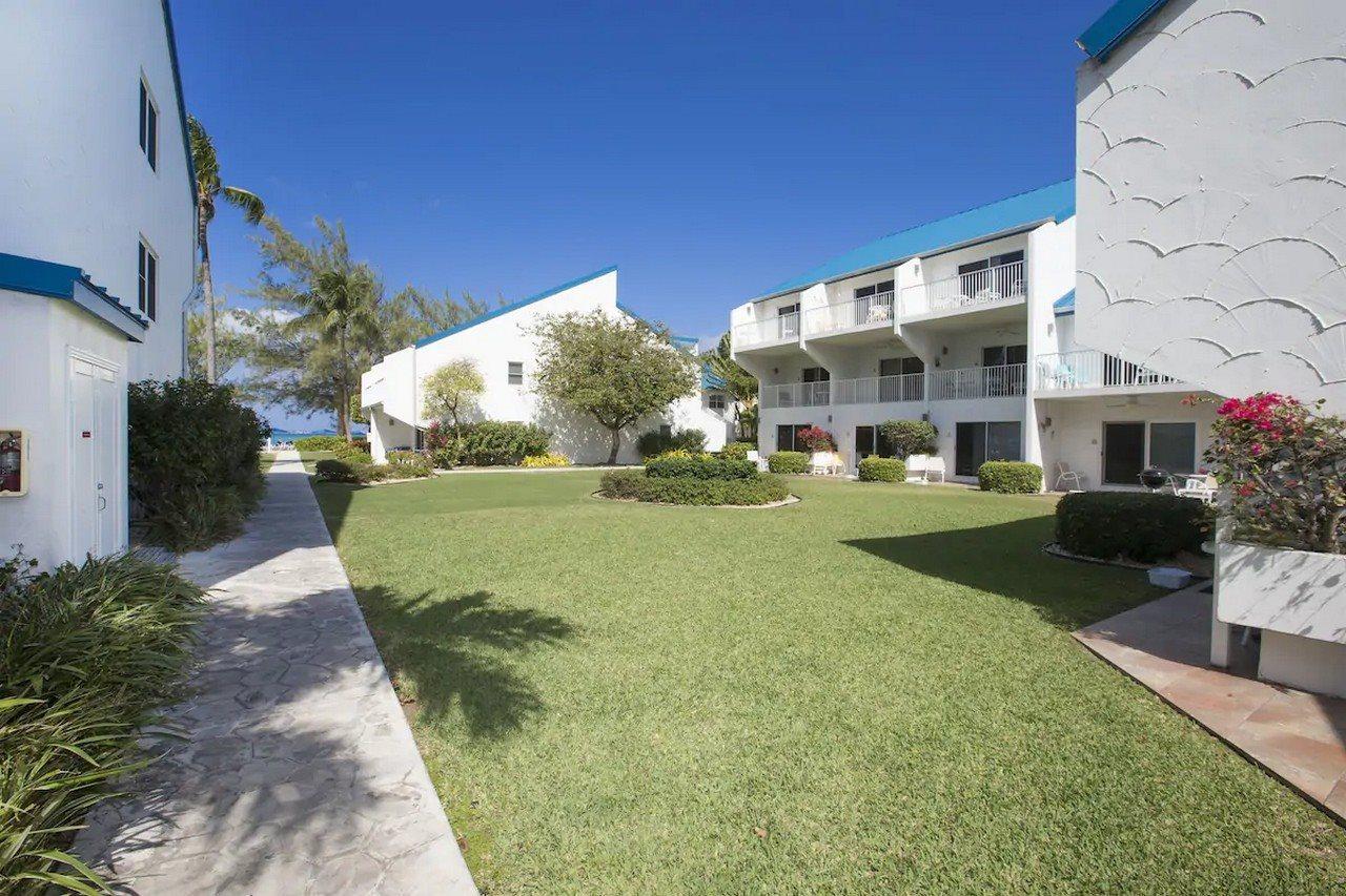 Villas Of The Galleon Seven Mile Beach ภายนอก รูปภาพ