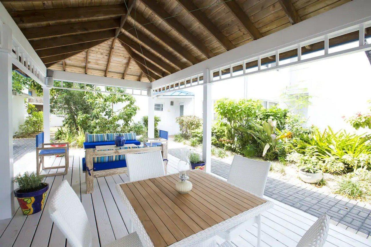 Villas Of The Galleon Seven Mile Beach ภายนอก รูปภาพ
